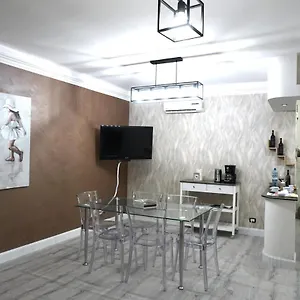 https://la-casa-delle-nespole.palermohotels.org